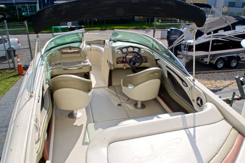Thumbnail 18 for Used 2006 Sea Ray 220 Select boat for sale in Miami, FL