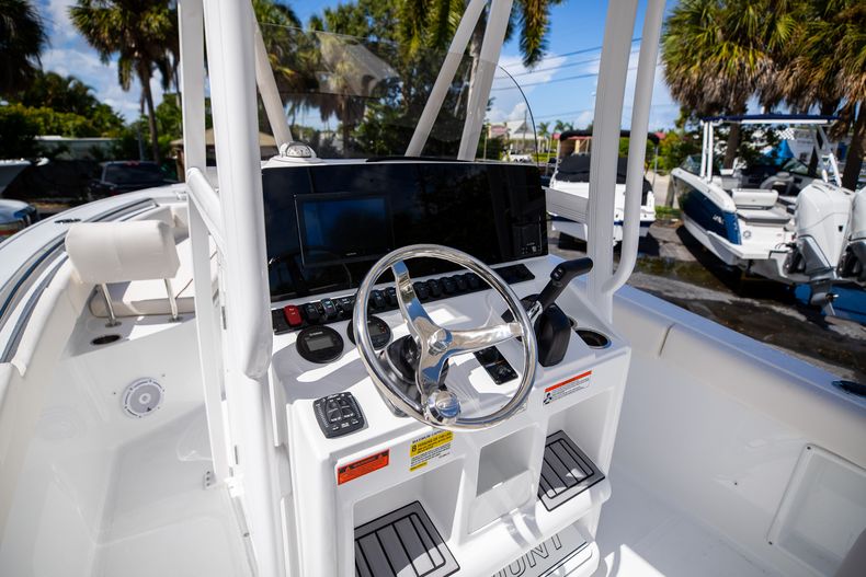 Thumbnail 24 for New 2023 Sea Hunt Ultra 219 boat for sale in West Palm Beach, FL