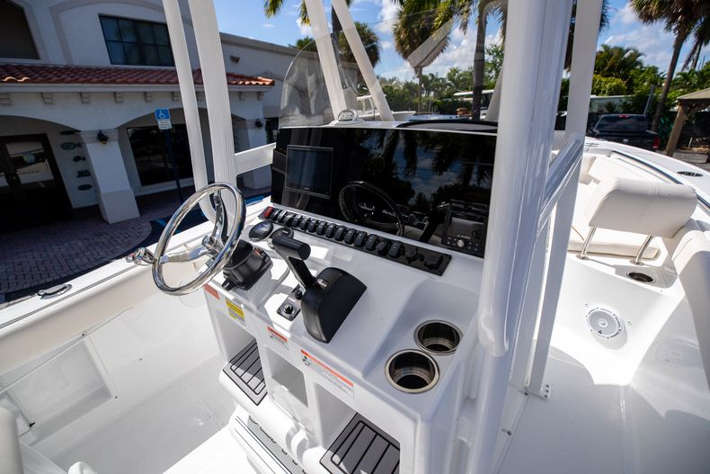 Thumbnail 18 for New 2023 Sea Hunt Ultra 219 boat for sale in West Palm Beach, FL