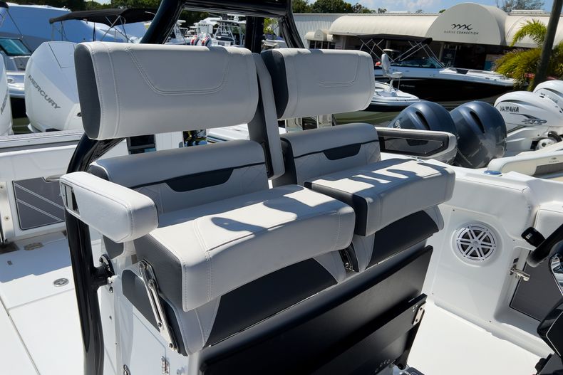 Thumbnail 6 for New 2023 Blackfin 302CC boat for sale in West Palm Beach, FL