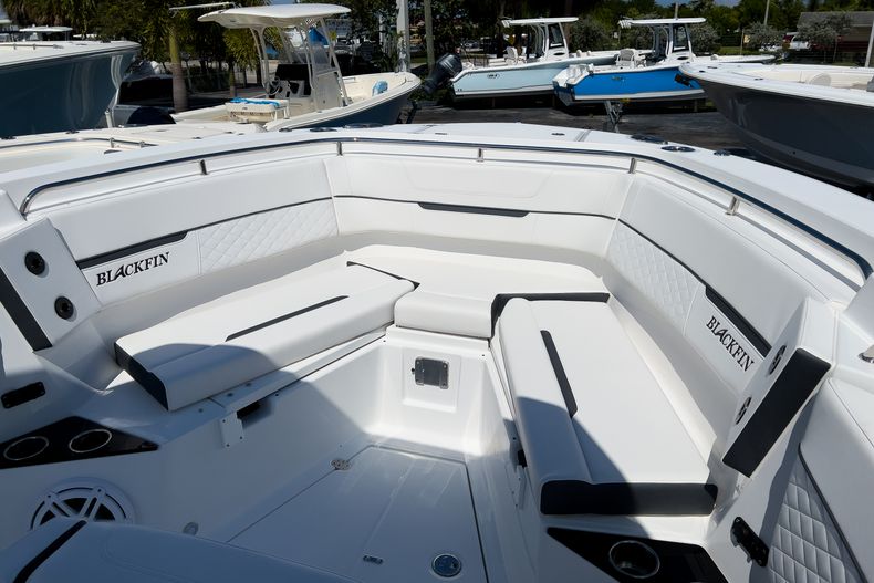 Thumbnail 8 for New 2023 Blackfin 302CC boat for sale in West Palm Beach, FL