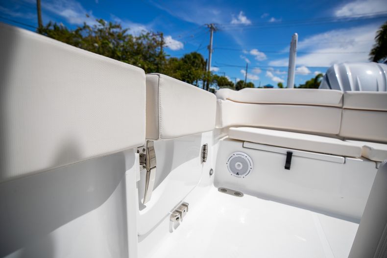 Thumbnail 15 for New 2022 Sea Hunt Escape 25 boat for sale in West Palm Beach, FL