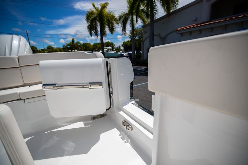 Thumbnail 21 for New 2022 Sea Hunt Escape 25 boat for sale in West Palm Beach, FL