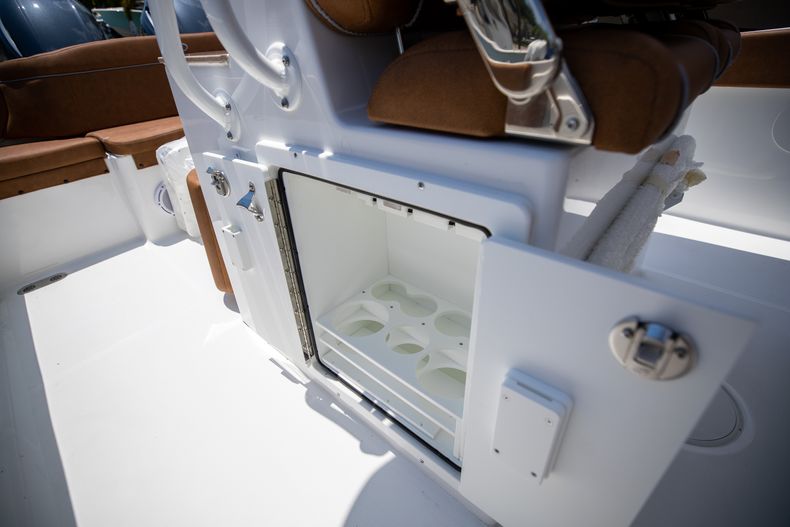 Thumbnail 31 for New 2023 Sea Hunt Ultra 275 SE boat for sale in West Palm Beach, FL