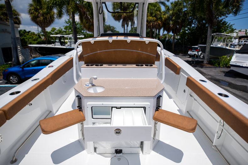 Thumbnail 16 for New 2023 Sea Hunt Ultra 275 SE boat for sale in West Palm Beach, FL