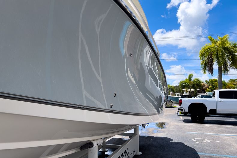 Thumbnail 4 for Used 2019 Mako 284 CC boat for sale in West Palm Beach, FL