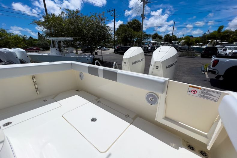 Thumbnail 15 for Used 2019 Mako 284 CC boat for sale in West Palm Beach, FL