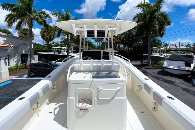 Thumbnail 12 for Used 2019 Mako 284 CC boat for sale in West Palm Beach, FL