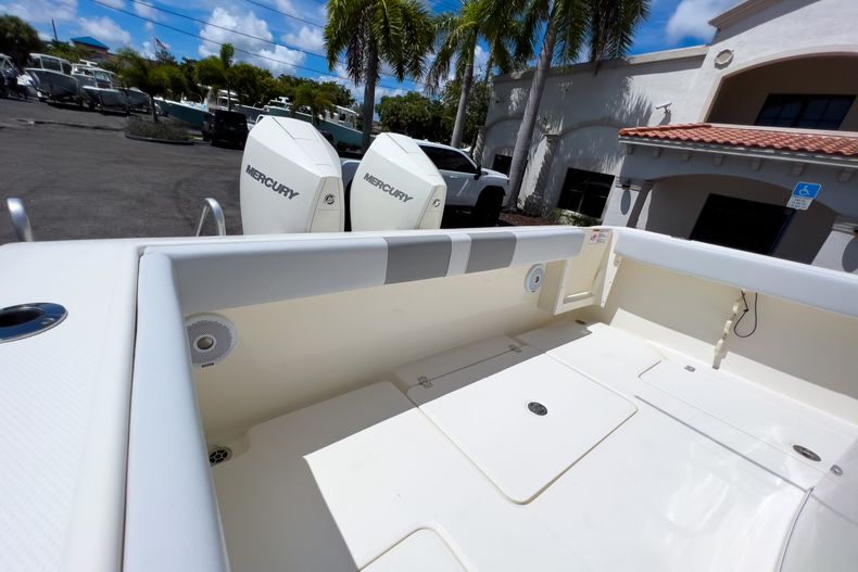 Thumbnail 13 for Used 2019 Mako 284 CC boat for sale in West Palm Beach, FL