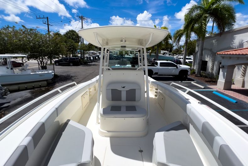 Thumbnail 55 for Used 2019 Mako 284 CC boat for sale in West Palm Beach, FL