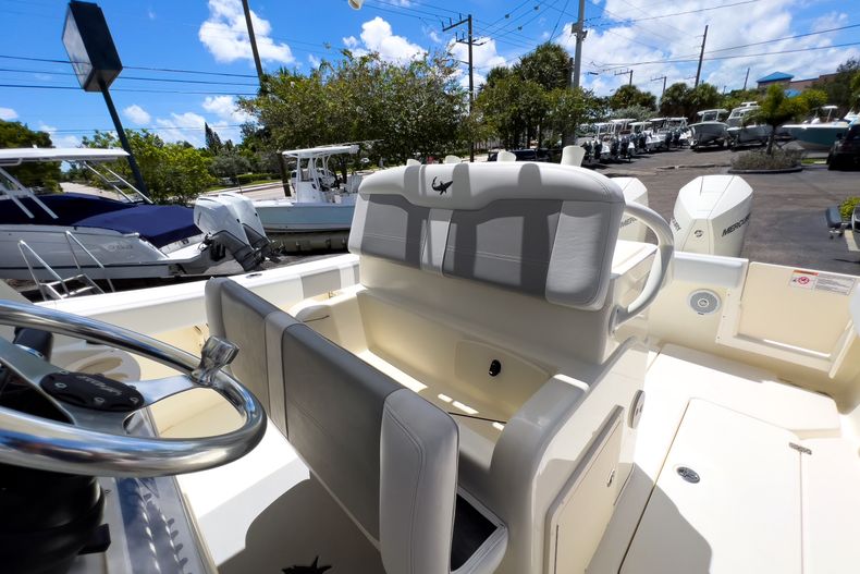 Thumbnail 38 for Used 2019 Mako 284 CC boat for sale in West Palm Beach, FL