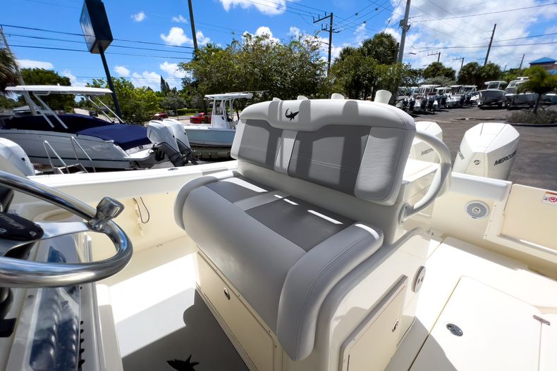 Thumbnail 37 for Used 2019 Mako 284 CC boat for sale in West Palm Beach, FL