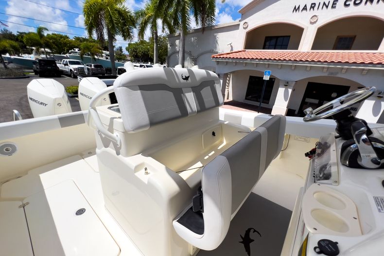 Thumbnail 36 for Used 2019 Mako 284 CC boat for sale in West Palm Beach, FL