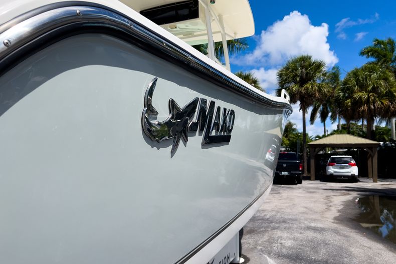 Thumbnail 10 for Used 2019 Mako 284 CC boat for sale in West Palm Beach, FL