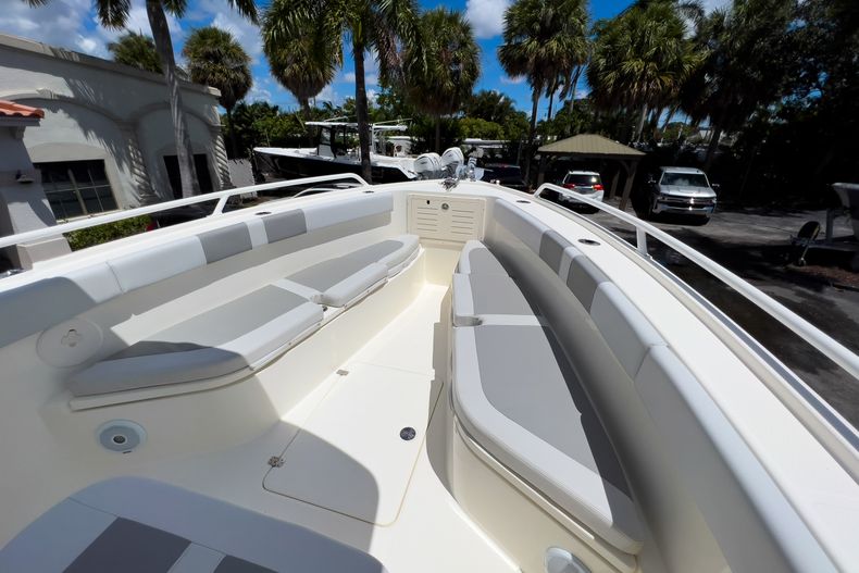 Thumbnail 49 for Used 2019 Mako 284 CC boat for sale in West Palm Beach, FL