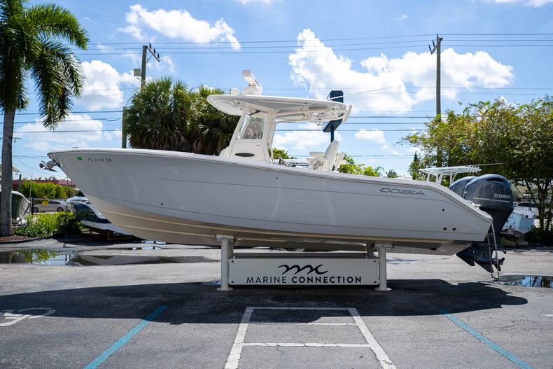 Thumbnail 6 for Used 2020 Cobia 280 CC boat for sale in West Palm Beach, FL