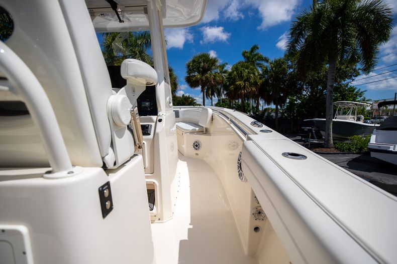 Thumbnail 18 for Used 2020 Cobia 280 CC boat for sale in West Palm Beach, FL