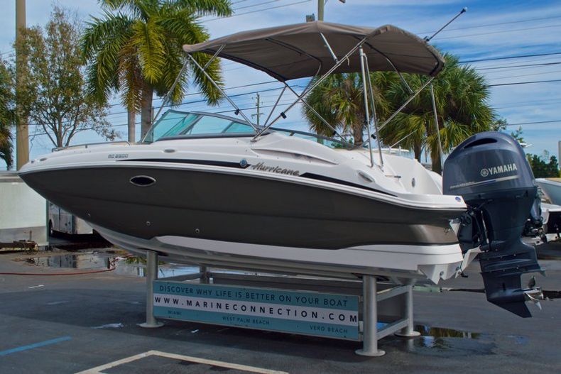 Thumbnail 6 for New 2016 Hurricane SunDeck SD 2200 OB boat for sale in West Palm Beach, FL