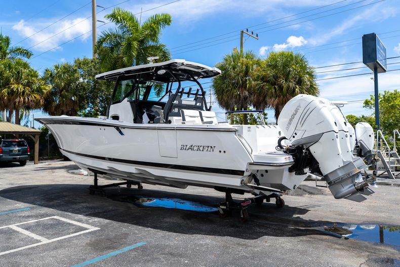 Thumbnail 8 for New 2023 Blackfin 332CC boat for sale in West Palm Beach, FL