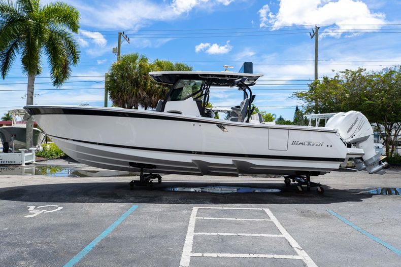 Thumbnail 7 for New 2023 Blackfin 332CC boat for sale in West Palm Beach, FL