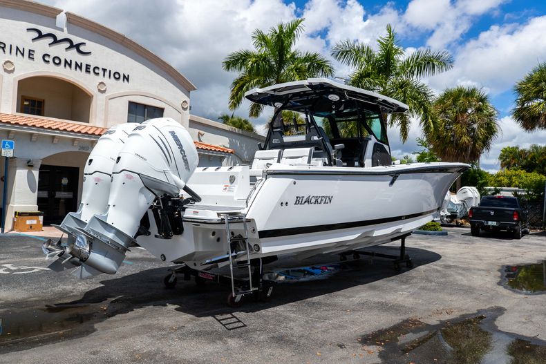 Thumbnail 10 for New 2023 Blackfin 332CC boat for sale in West Palm Beach, FL