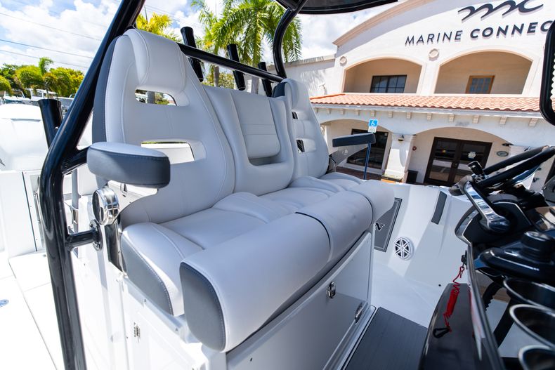 Thumbnail 43 for New 2023 Blackfin 332CC boat for sale in West Palm Beach, FL
