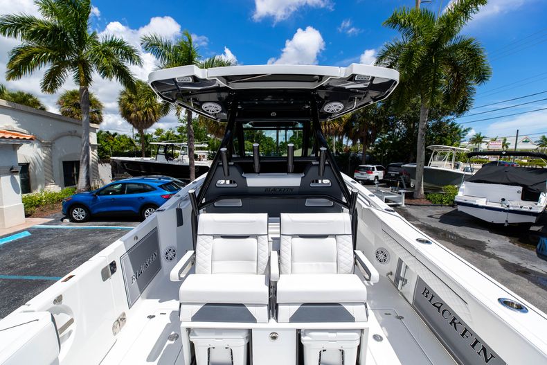 Thumbnail 12 for New 2023 Blackfin 332CC boat for sale in West Palm Beach, FL