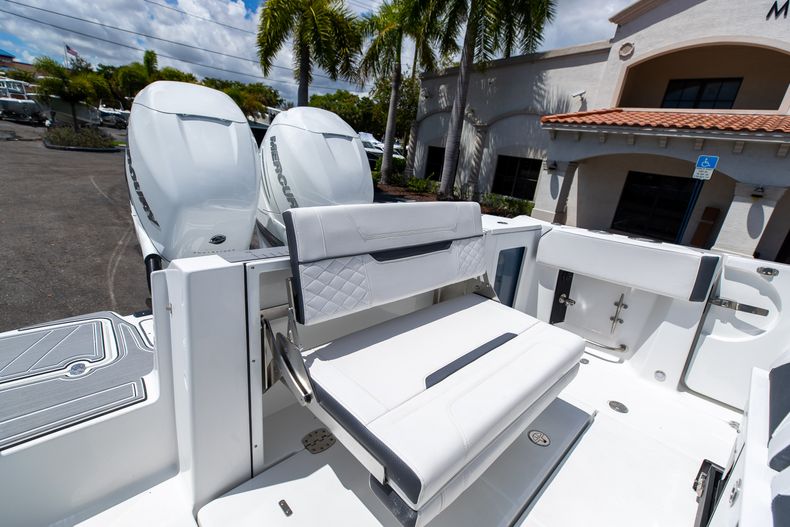 Thumbnail 14 for New 2023 Blackfin 332CC boat for sale in West Palm Beach, FL