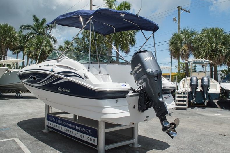 Thumbnail 4 for New 2014 Hurricane SunDeck SD 2000 OB boat for sale in West Palm Beach, FL