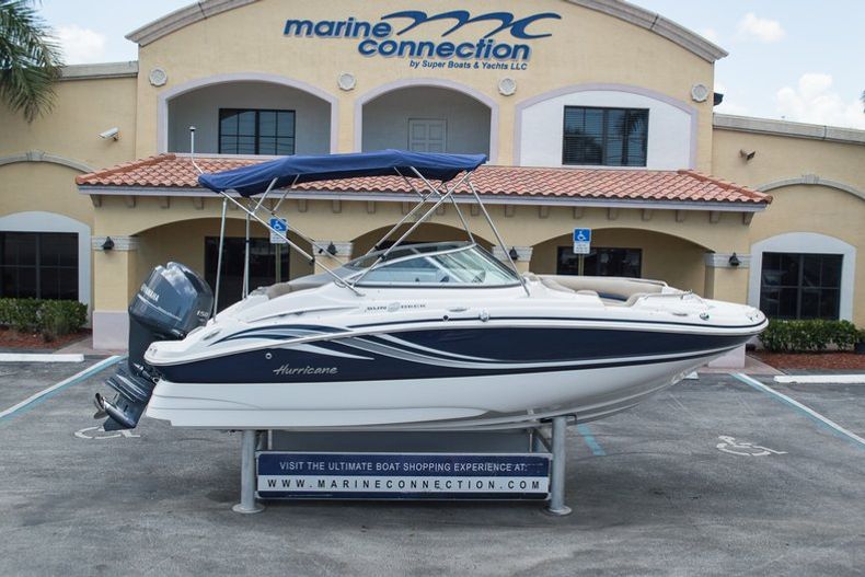 Thumbnail 7 for New 2014 Hurricane SunDeck SD 2000 OB boat for sale in West Palm Beach, FL