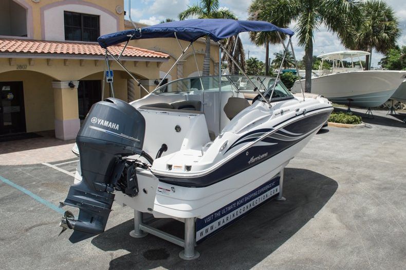 Thumbnail 11 for New 2014 Hurricane SunDeck SD 2000 OB boat for sale in West Palm Beach, FL