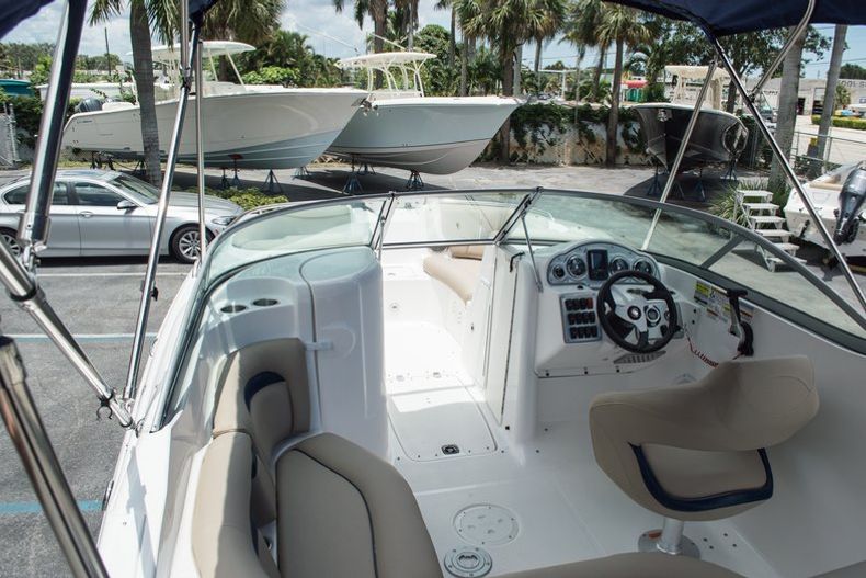 Thumbnail 13 for New 2014 Hurricane SunDeck SD 2000 OB boat for sale in West Palm Beach, FL