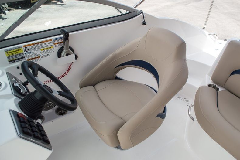 Thumbnail 18 for New 2014 Hurricane SunDeck SD 2000 OB boat for sale in West Palm Beach, FL