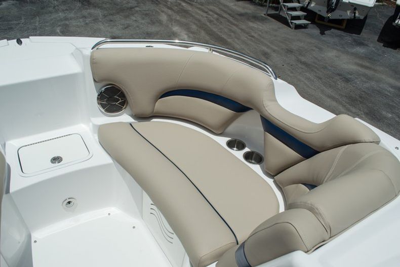 Thumbnail 25 for New 2014 Hurricane SunDeck SD 2000 OB boat for sale in West Palm Beach, FL