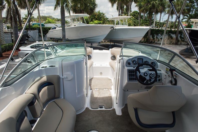 Thumbnail 30 for New 2014 Hurricane SunDeck SD 2000 OB boat for sale in West Palm Beach, FL