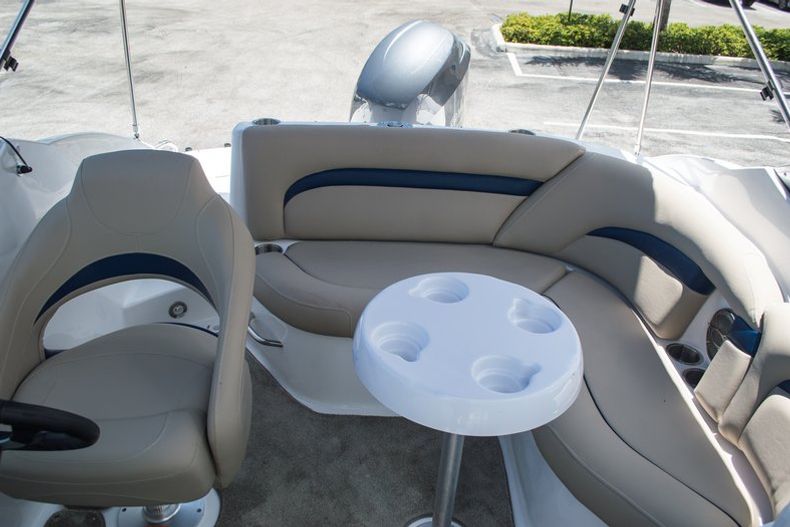Thumbnail 35 for New 2014 Hurricane SunDeck SD 2000 OB boat for sale in West Palm Beach, FL