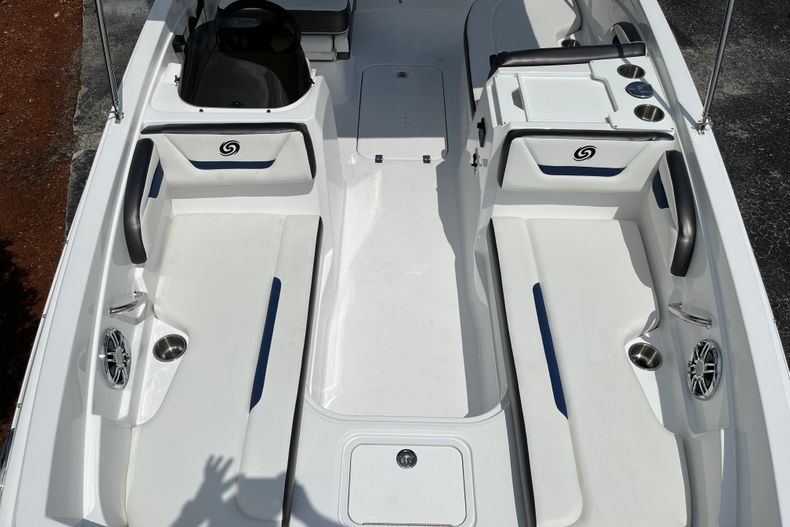 Thumbnail 16 for New 2022 Hurricane SunDeck Sport OB SS 205 OB boat for sale in Vero Beach, FL