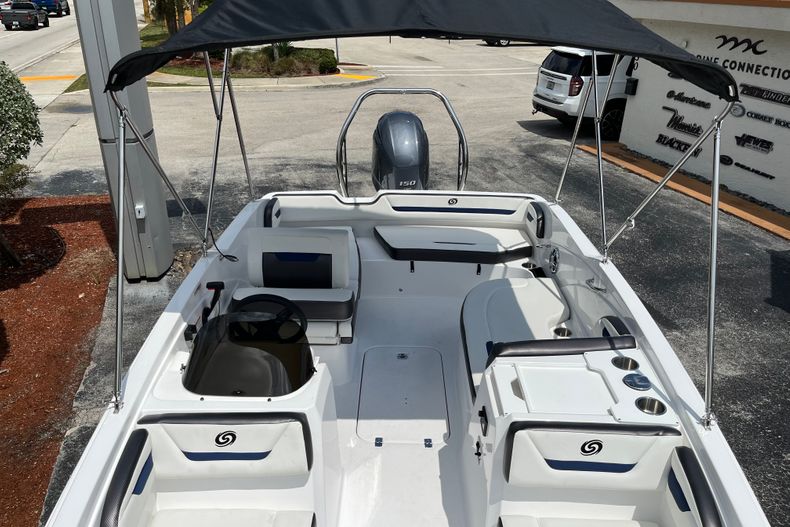 Thumbnail 17 for New 2022 Hurricane SunDeck Sport OB SS 205 OB boat for sale in Vero Beach, FL
