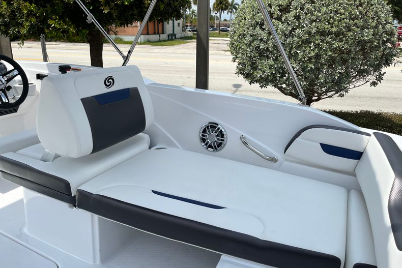 Thumbnail 22 for New 2022 Hurricane SunDeck Sport OB SS 205 OB boat for sale in Vero Beach, FL
