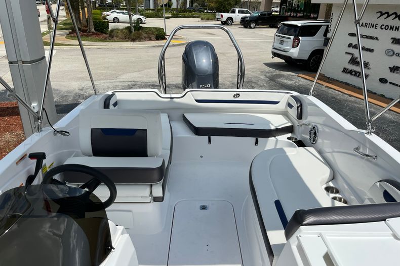 Thumbnail 18 for New 2022 Hurricane SunDeck Sport OB SS 205 OB boat for sale in Vero Beach, FL