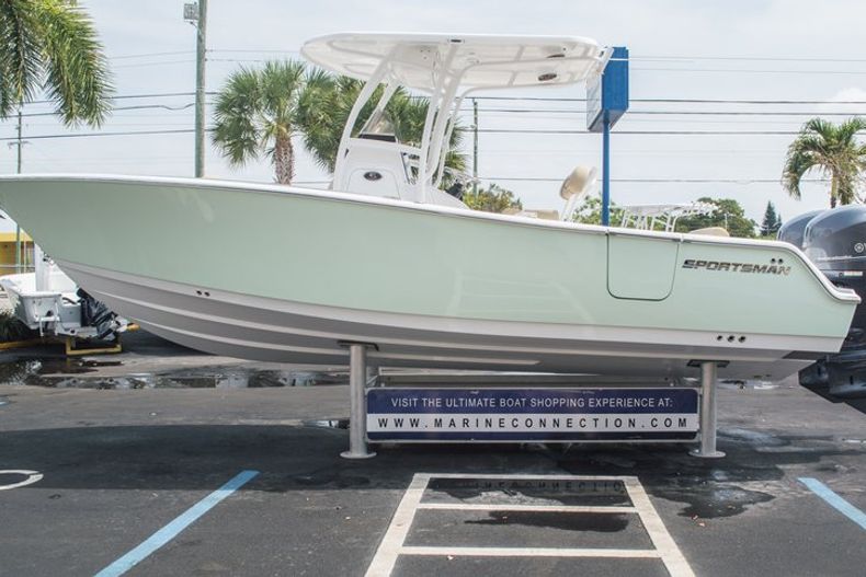 Thumbnail 9 for New 2015 Sportsman Open 252 Center Console boat for sale in Miami, FL