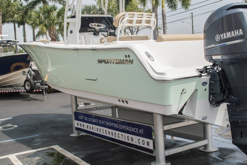 Thumbnail 11 for New 2015 Sportsman Open 252 Center Console boat for sale in Miami, FL
