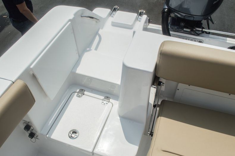 Thumbnail 18 for New 2015 Sportsman Open 252 Center Console boat for sale in Miami, FL