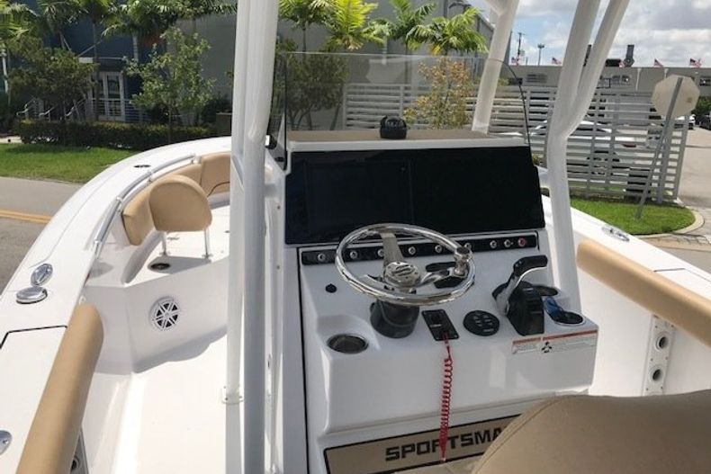 Thumbnail 6 for New 2019 Sportsman Open 242 Center Console boat for sale in Miami, FL