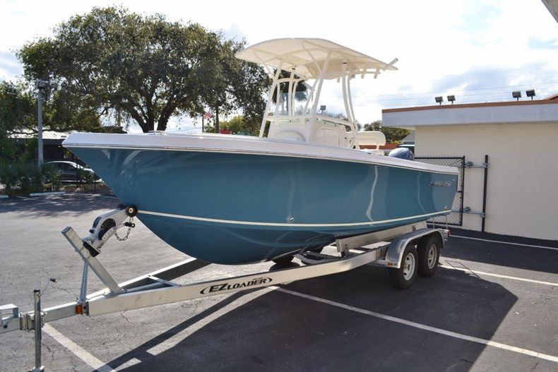 Thumbnail 3 for New 2015 Sailfish 220 CC Center Console boat for sale in Miami, FL