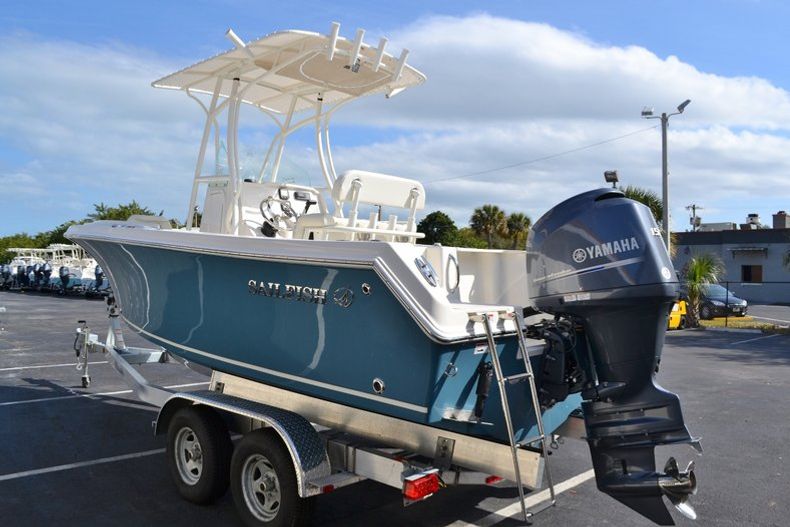 Thumbnail 4 for New 2015 Sailfish 220 CC Center Console boat for sale in Miami, FL