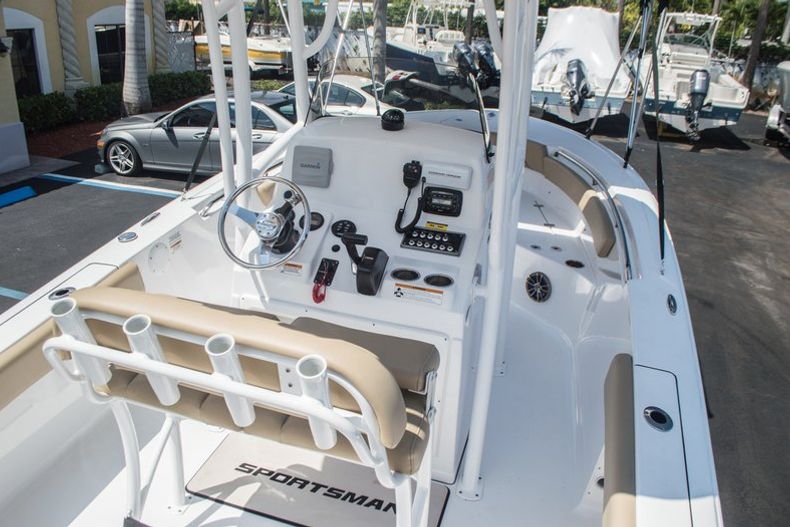 Thumbnail 8 for Used 2014 Sportsman Heritage 211 Center Console boat for sale in West Palm Beach, FL