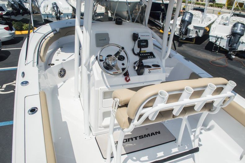 Thumbnail 9 for Used 2014 Sportsman Heritage 211 Center Console boat for sale in West Palm Beach, FL