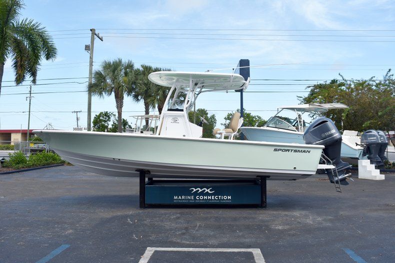 Thumbnail 4 for New 2019 Sportsman Masters 247 Bay Boat boat for sale in Vero Beach, FL