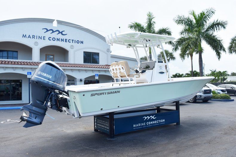 Thumbnail 7 for New 2019 Sportsman Masters 247 Bay Boat boat for sale in Vero Beach, FL